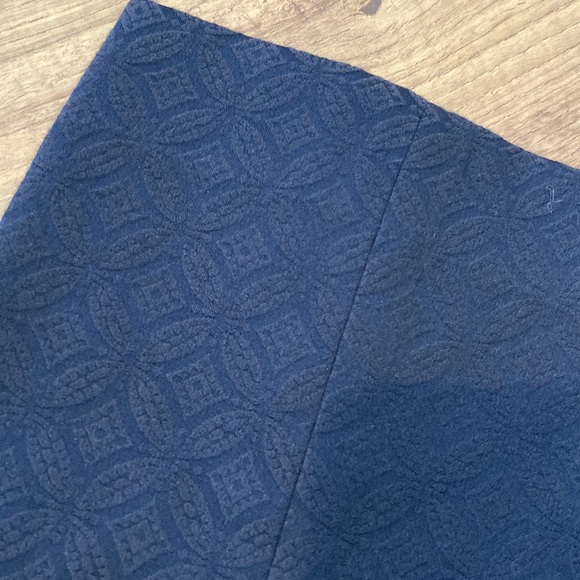 Banana Republic Navy Patterned Capris - Picture 4 of 7